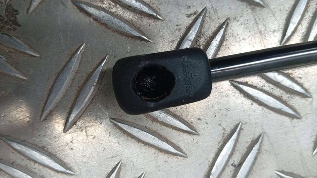 81161GI000 Амортизатор капота левый купить Чернигов
