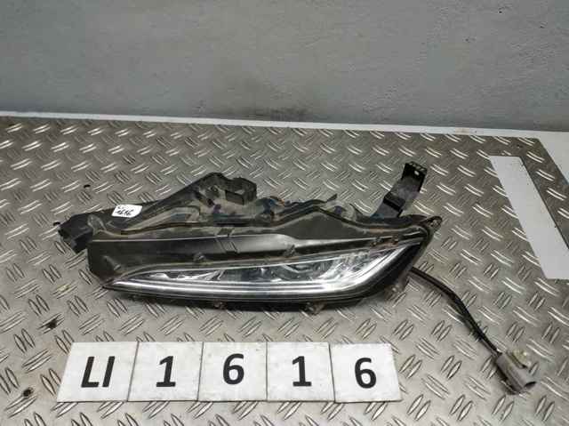 Противотуманка левая 8122048060 TOYOTA