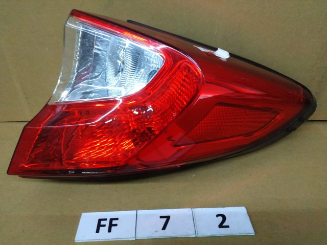 Фонарь задний правый 81551F4010 TOYOTA
