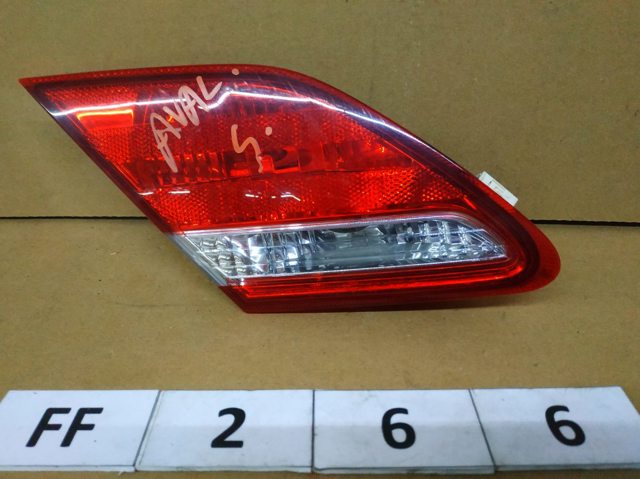 Задний левый внутренний фонарь 81590AC020 TOYOTA