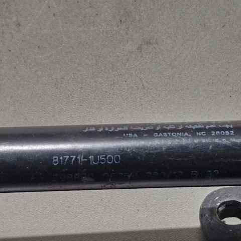 HYUNDAI 817711U500 Амортизатор багажника в наличии Винница