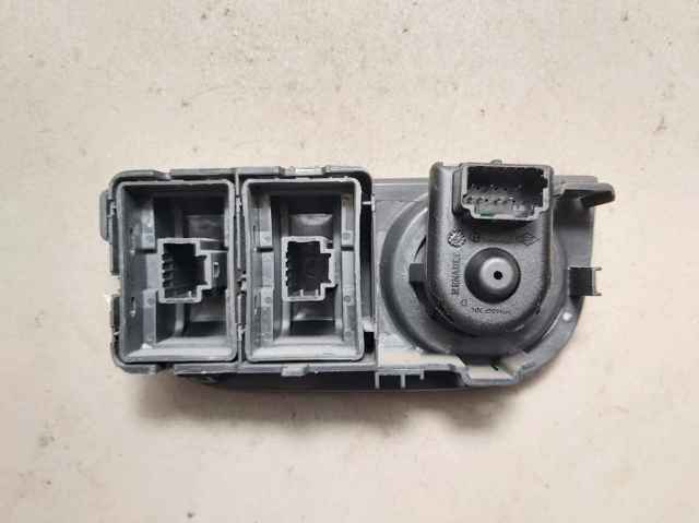 8200676529 RENAULT Регулятор зеркал купить в Ужгород