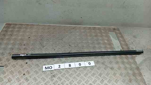 Молдинг опускного стекла нижний, двери передней, левой 82210J9001 HYUNDAI