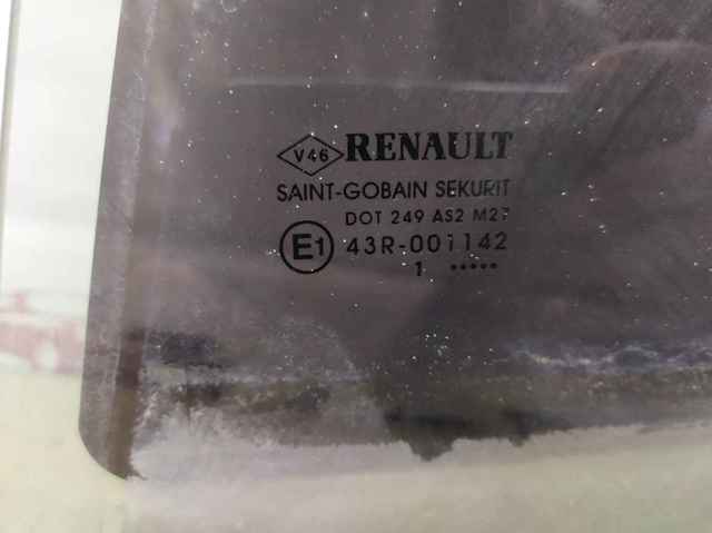 Стекло двери задней левой 823010007R RENAULT