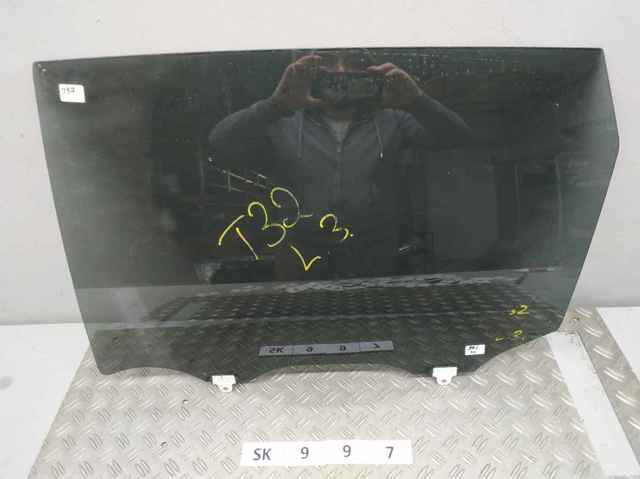 Стекло задней двери, левой 823014CA0B NISSAN