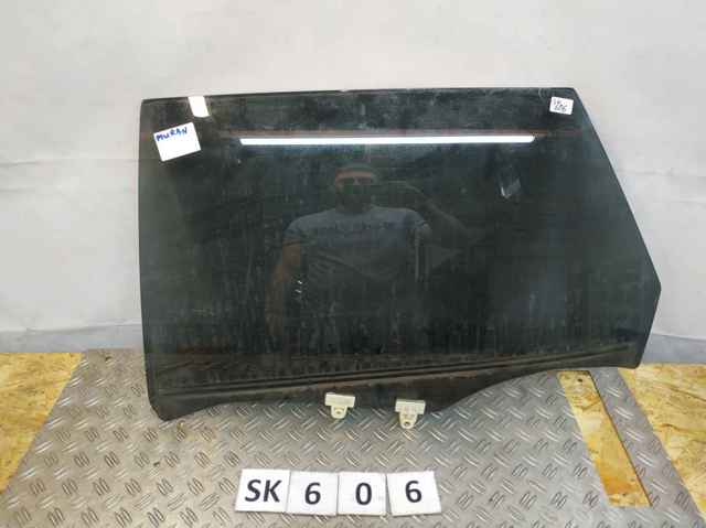 Стекло задней двери, левой 82301CA000 NISSAN
