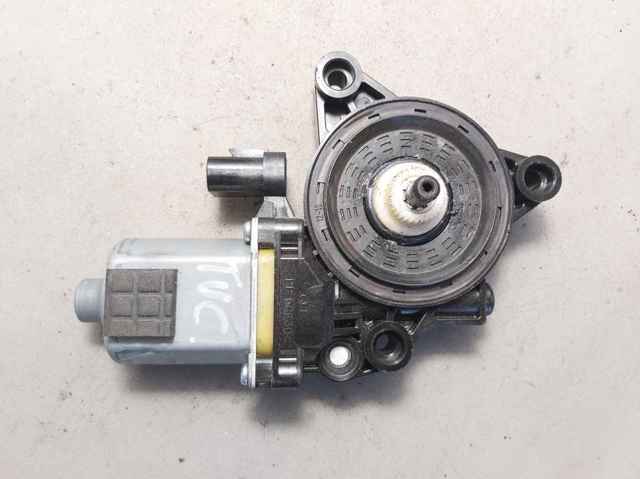 Привод электростеклоподъемника передний 82450D3000 HYUNDAI
