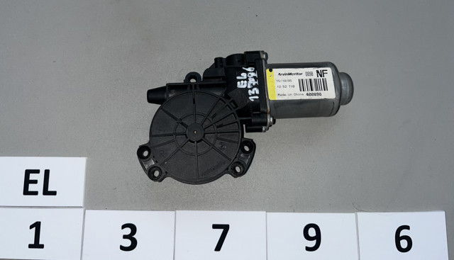 Мотор стеклоподъемника двери передней, правой 824603K001 HYUNDAI