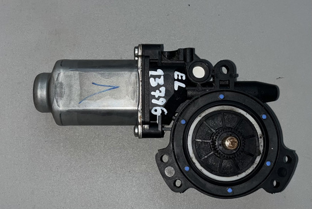 824603K001 HYUNDAI Мотор стеклоподъемника двери передней правой купить в Ровно