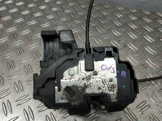 Замок задней двери, правой 825020025R RENAULT