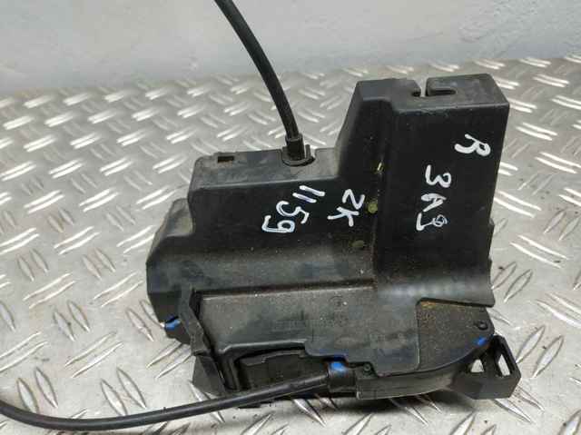 Замок двери задней правой 825020499R RENAULT