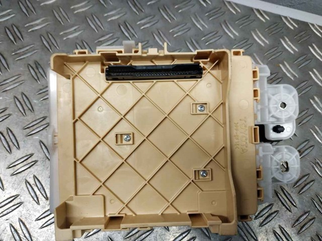 8273078011 TOYOTA Блок предохранителей купить в Тернополь
