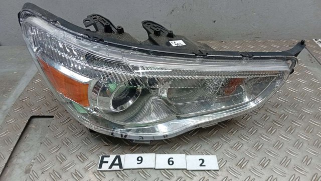 Фара передняя правая 8301B592 MITSUBISHI