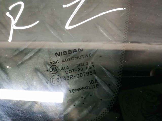 NISSAN 833004BA0B Стекло кузова (багажного отсека) правое в наличии Кривой Рог