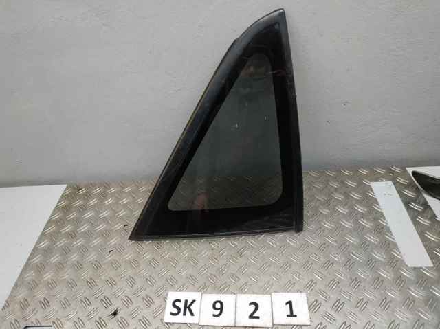 Стукло багажника, правое 83300CA000 NISSAN