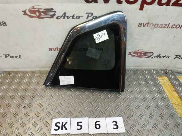 Стекло багажного отсека, левое 833014CC0B NISSAN