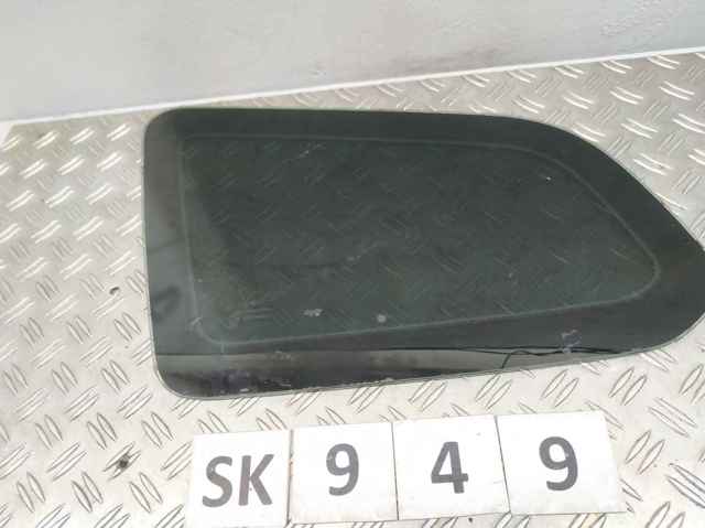 Стекло багажного отсека, левое 833074784R RENAULT