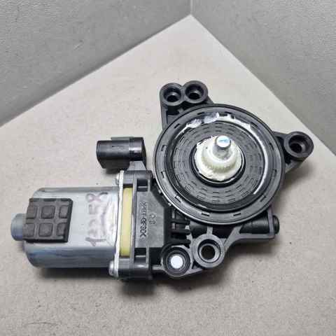 Мотор стеклоподъемника двери задней, левой 834502W000 HYUNDAI