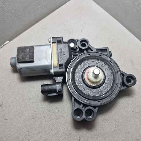 Моторчик стеклоподъемника двери задней, правой 834602W000 HYUNDAI
