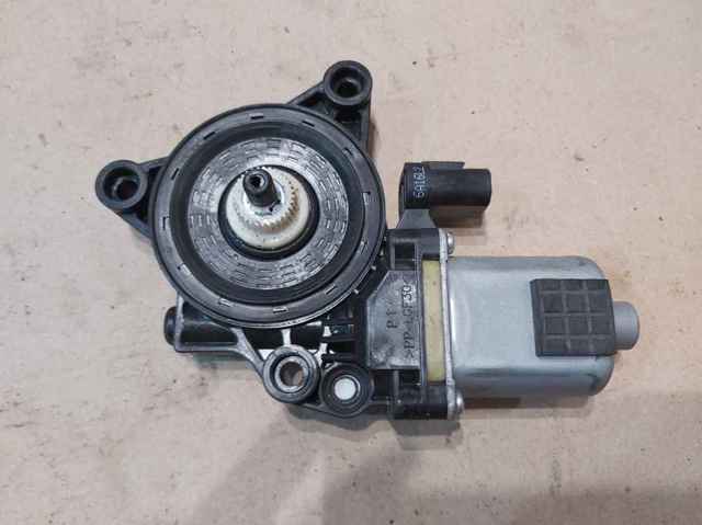 Моторчик стеклоподъемника двери задней, правой 83460D7000 HYUNDAI