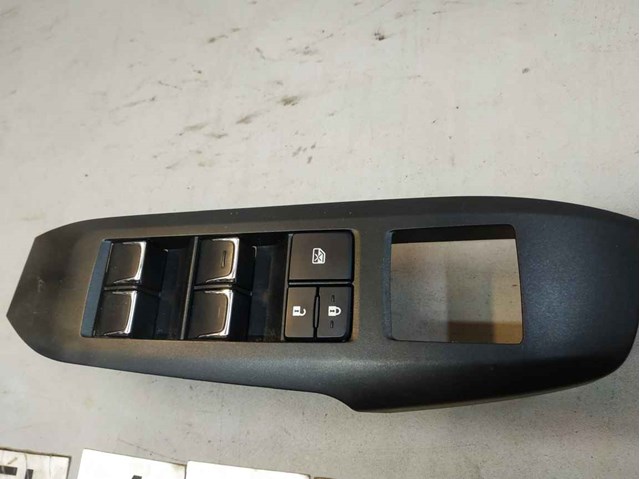 Кнопки переднего левого стекло подъёмника 8404078030 TOYOTA