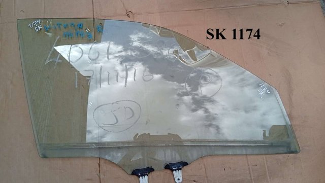 Стекло двери передней правой 8450165J00 SUZUKI