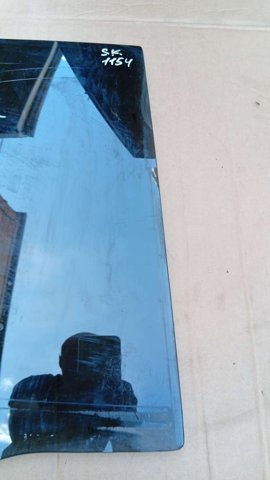 Стекло задней правой двери 8450365J00 SUZUKI