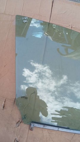 SUZUKI 8453180J00 Стекло двери передней правой в наличии Черкассы