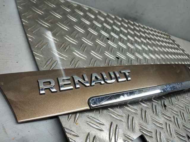 RENAULT 848104029R Накладка крышки багажника в наличии Павлоград