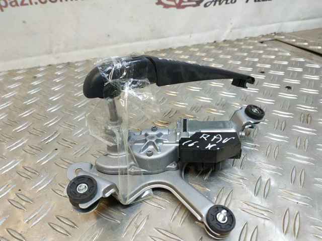 Мотор стеклоочистителя заднего стекла 8513042080 TOYOTA