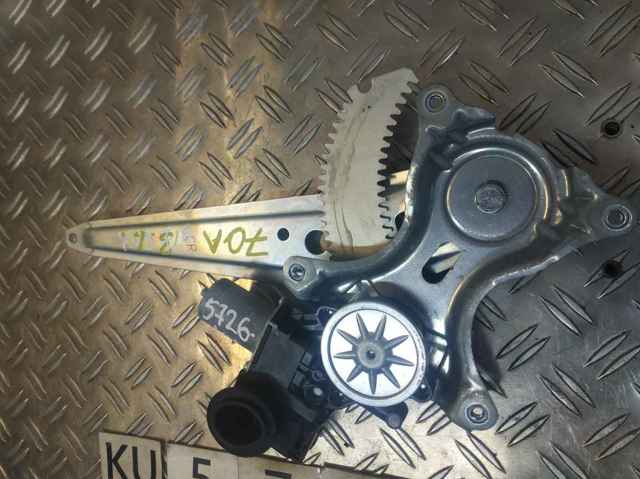 Мотор стеклоподъемника двери задней, левой 8571033290 TOYOTA