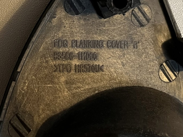 865661H000 HYUNDAI Заглушка (решетка) противотуманных фар бампера переднего правая купить в Одесса