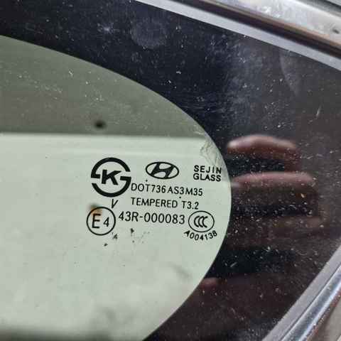 HYUNDAI 878102W000 Стекло кузова (багажного отсека) левое в наличии Ровно