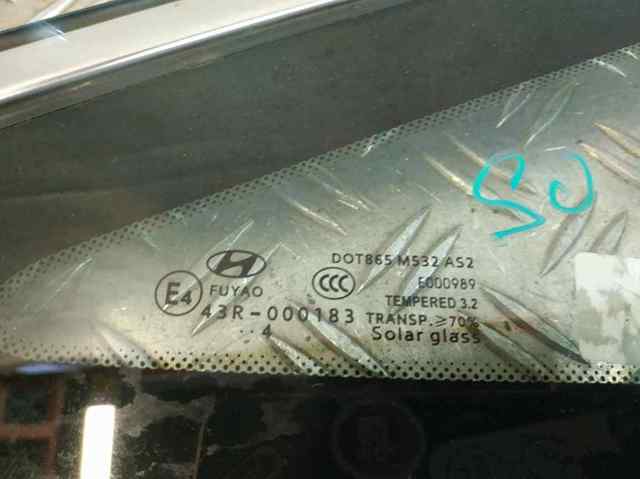 HYUNDAI 87820C2000 Стекло кузова (багажного отсека) правое в наличии Украина