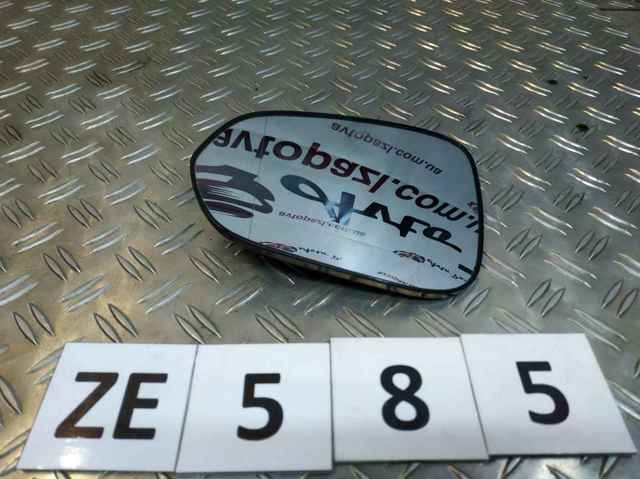 Стекло зеркала заднего вида, левого 8796178050 TOYOTA