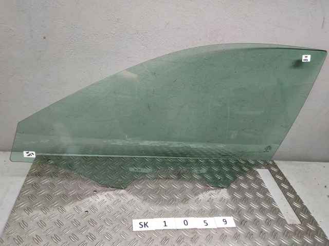Стекло передней двери, левой 8V4845201A VAG