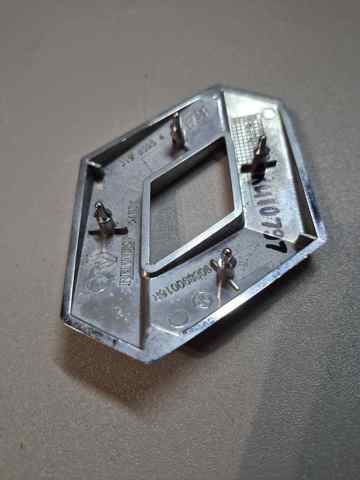 908890016R RENAULT Эмблема крышки багажника купить в Харьков