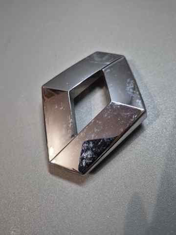 908890016R RENAULT Эмблема крышки багажника купить в Одесса