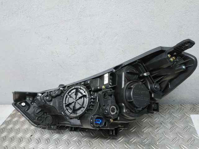 92102D3050 HYUNDAI Правая фара купить в Львов