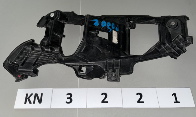 922022W110 Фара противотуманная правая купить Ужгород