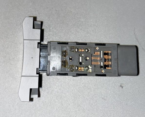 937401G000XI HYUNDAI Кнопка включения противотуманных фар купить в Тернополь