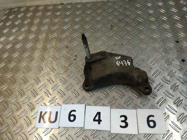 Кронштейн подушки (опоры) двигателя, левой 96535452 GM