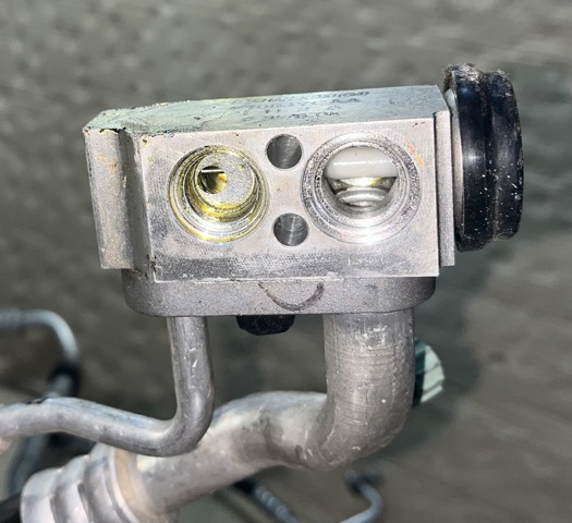 977592W000 HYUNDAI купить в Ирпень