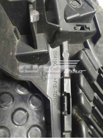 Решетка на бампер 9816027880 PEUGEOT