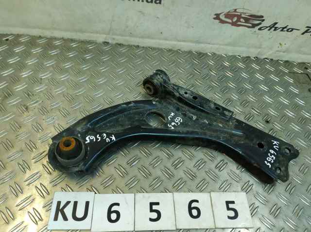 Рычаг передней подвески нижний левый 9846329580 PEUGEOT