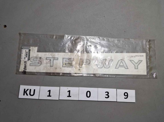 990450188R Эмблема двери передней купить Николаев