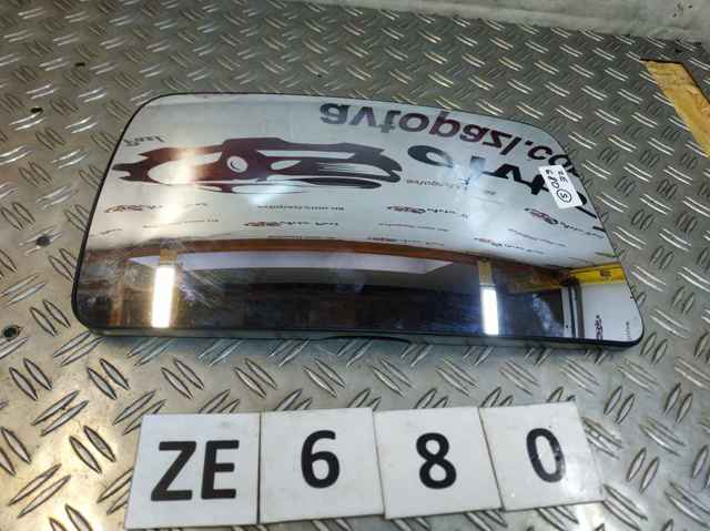 Стекло зеркала заднего вида, правого A0028113433 MERCEDES