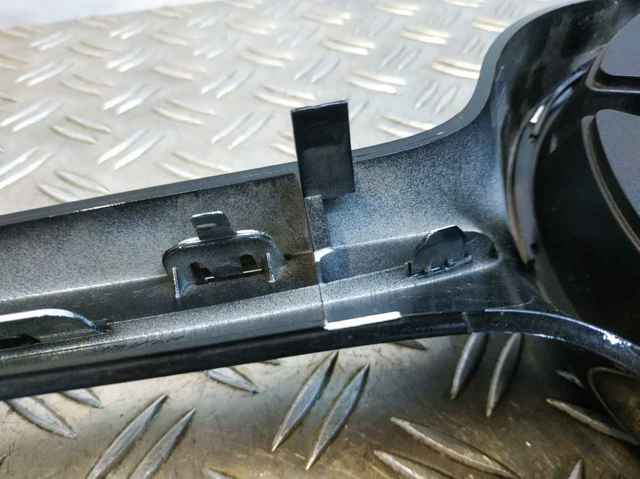 MERCEDES 2058880560 Решетка радиатора в наличии Ирпень