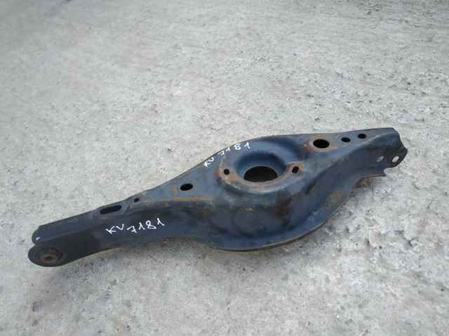Рычаг задней подвески нижний, правый B45A28300C MAZDA