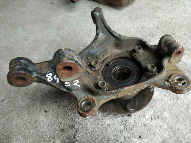 Цапфа передняя правая B45A33021 MAZDA